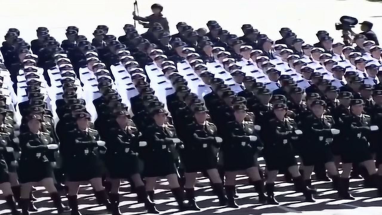 國慶70周年大閱兵女兵方隊(duì)視頻，展現(xiàn)巾幗英雄的風(fēng)采，國慶70周年大閱兵女兵方隊(duì)，巾幗英雄的風(fēng)采展現(xiàn)視頻欣賞