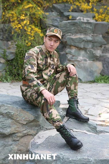 武警穿什么衣服，制服下的榮耀與責任，武警制服下的榮耀與責任，制服下的風采與擔當