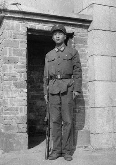 丁曉兵父親的職業(yè)背景與影響，丁曉兵父親的職業(yè)背景及其影響